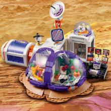                             LEGO® Friends 42605 Základna na Marsu a raketa                        