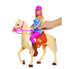                             Barbie panenka s koněm                        