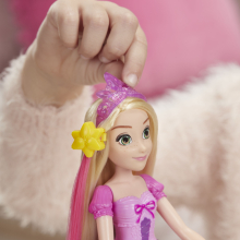                             Disney Princess panenka s kadeřnickým příslušenstv                        
