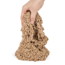                             Kinetic sand 2,5 kg hnědého tekutého písku                        