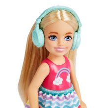                             Barbie panenka Chelsea na cestách                        