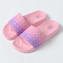                             Dívčí pantofle- světle růžové                        