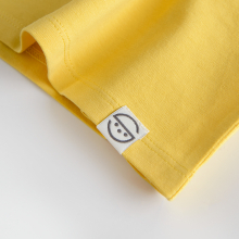                             Tričko s krátkým rukávem a nápisem- žluté                        
