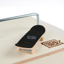                             Tech Deck dřevěná rampa s fingerboardem                        