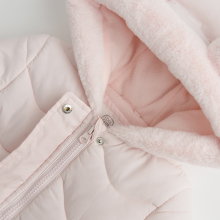                             Prošívaná zimní bunda s kapucí- světle růžová                        