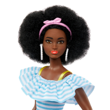                             Barbie deluxe módní panenka - trendy bruslařka                        