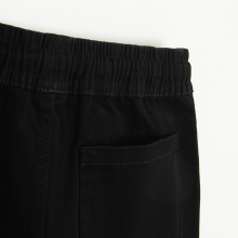                             Kalhoty s kapsami -černé                        
