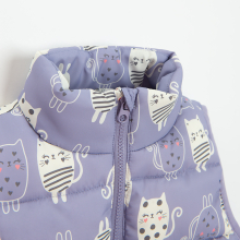                             Prošívaná vesta s kočičkami -fialová                        