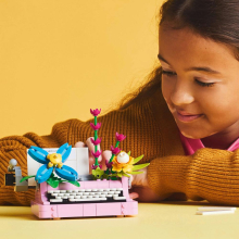                             LEGO® Creator 3 v 1 31169 Psací stroj s květinami                        