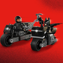                             LEGO® DC 76179 Honička na motorce Batmana a Seliny Kyle                        