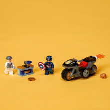                             LEGO® Super Heroes 76189 Captain America vs. Hydra                        