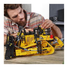                             LEGO®  Technic™ 42131 Buldozer Cat® D11 ovládaný aplikací                        