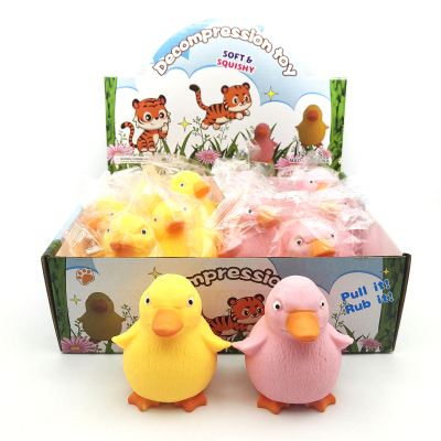 Žertovná mačkací kačenka antistresová hračka 8×6 cm