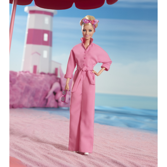 Barbie v růžovém filmovém overalu                    