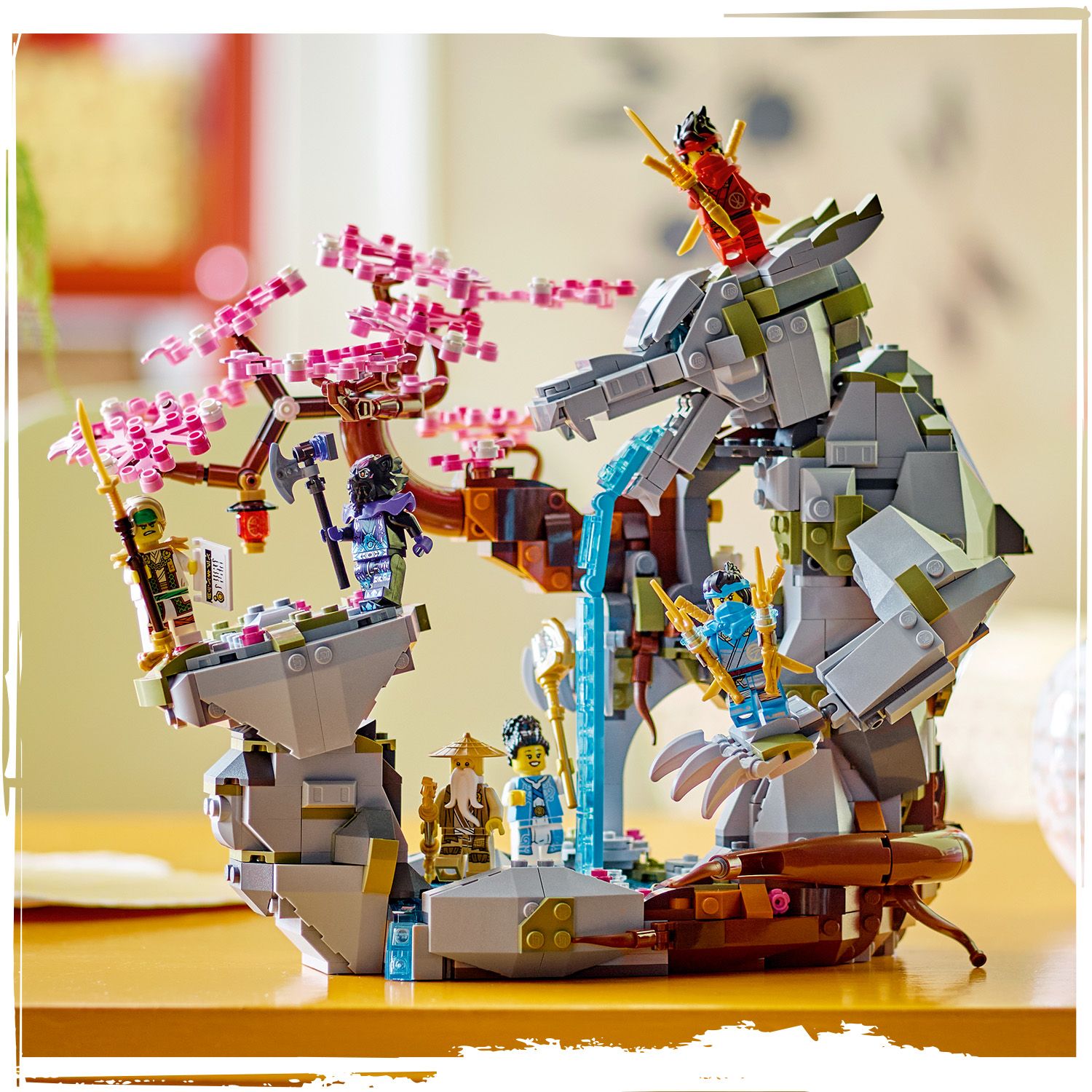 Výstavní model NINJAGO® s&nbsp;drakem